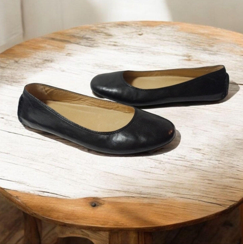 MICHAEL KORS GILLIAN BLACK SIZE 8M LEATHER Slip-on FLAT